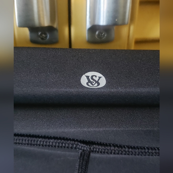 Victoria Secret Total Knockout Mid Rise Perforated Leggings(S) - Picture 3 of 9